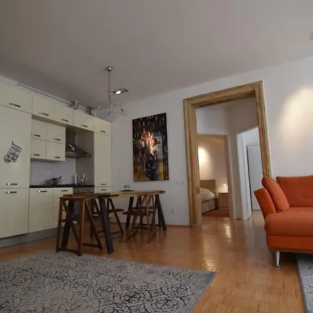 Апартаменти Teodora's Studio Брашов